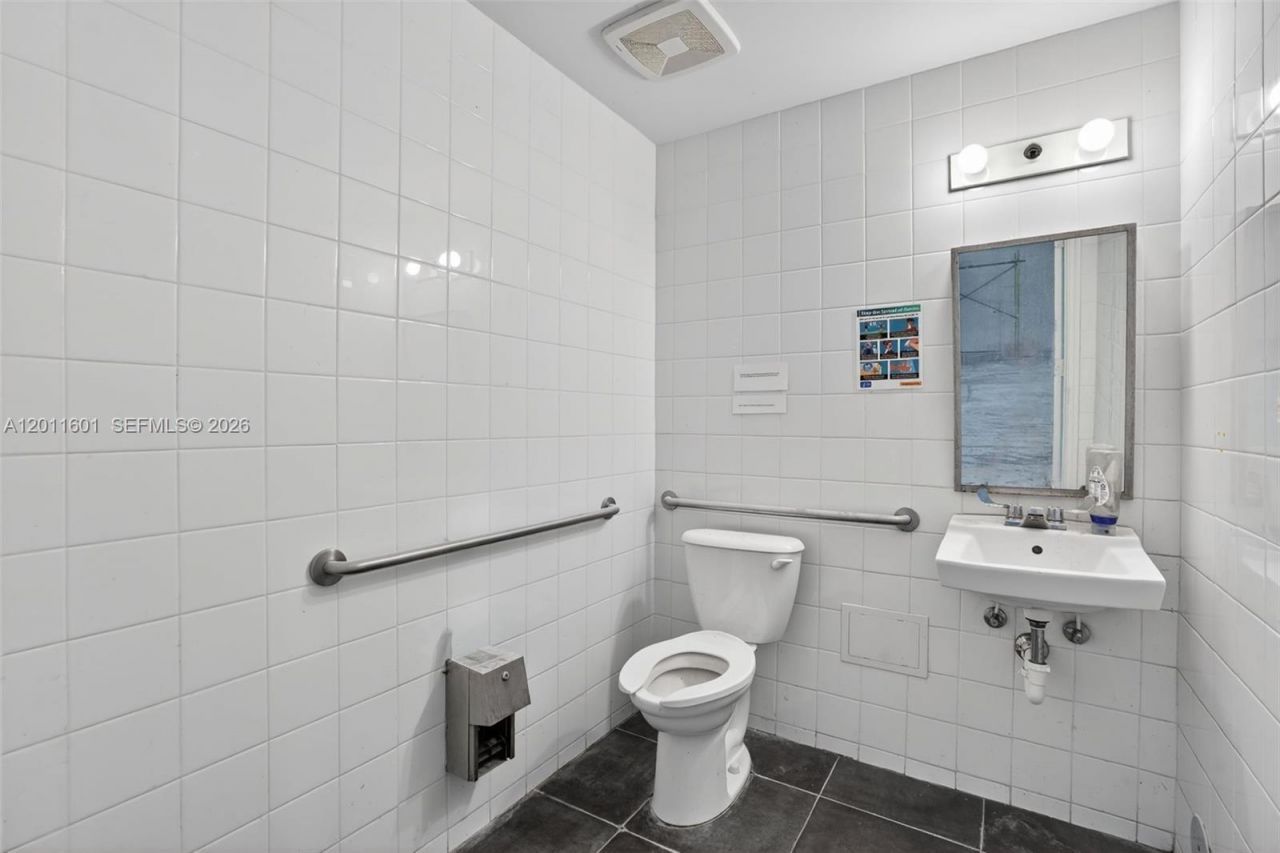 500 W Flagler St, Miami, FL 33130 Photo
