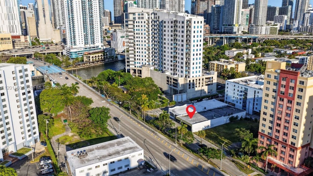 500 W Flagler St, Miami, FL 33130 Photo