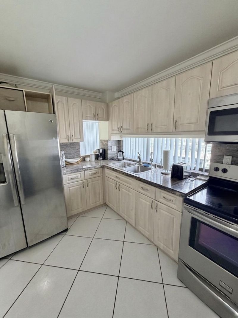 17021 N Bay Road, Unit 912, Sunny Isles Beach, FL 33160 Photo
