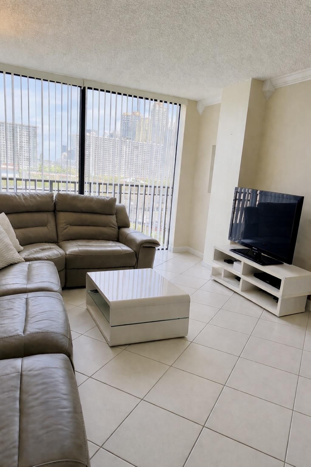 17021 N Bay Road, Unit 912, Sunny Isles Beach, FL 33160 Photo