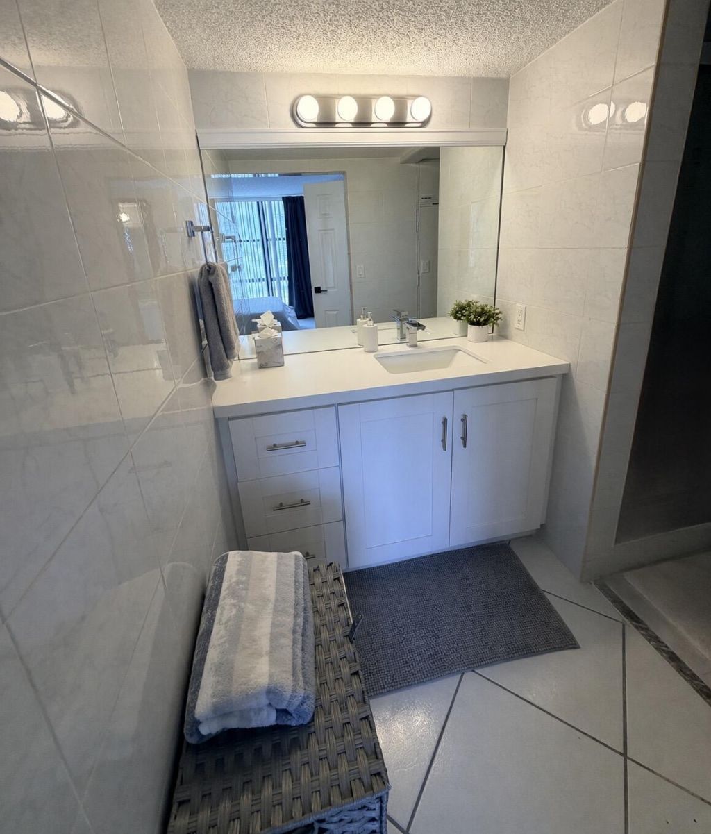 17021 N Bay Road, Unit 912, Sunny Isles Beach, FL 33160 Photo
