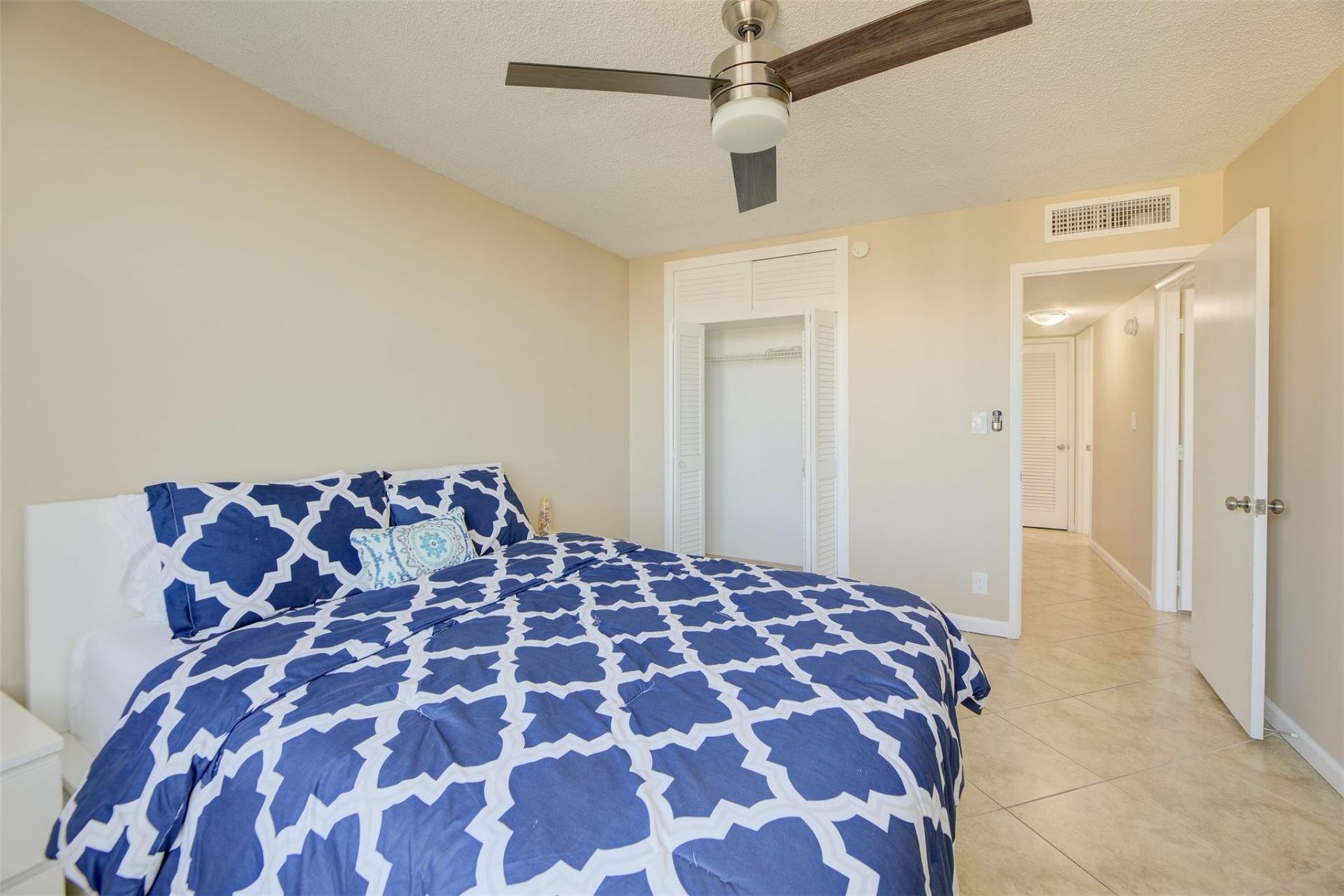 305 N Pompano Beach Boulevard, Unit 1403, Pompano Beach, FL 33062 Photo