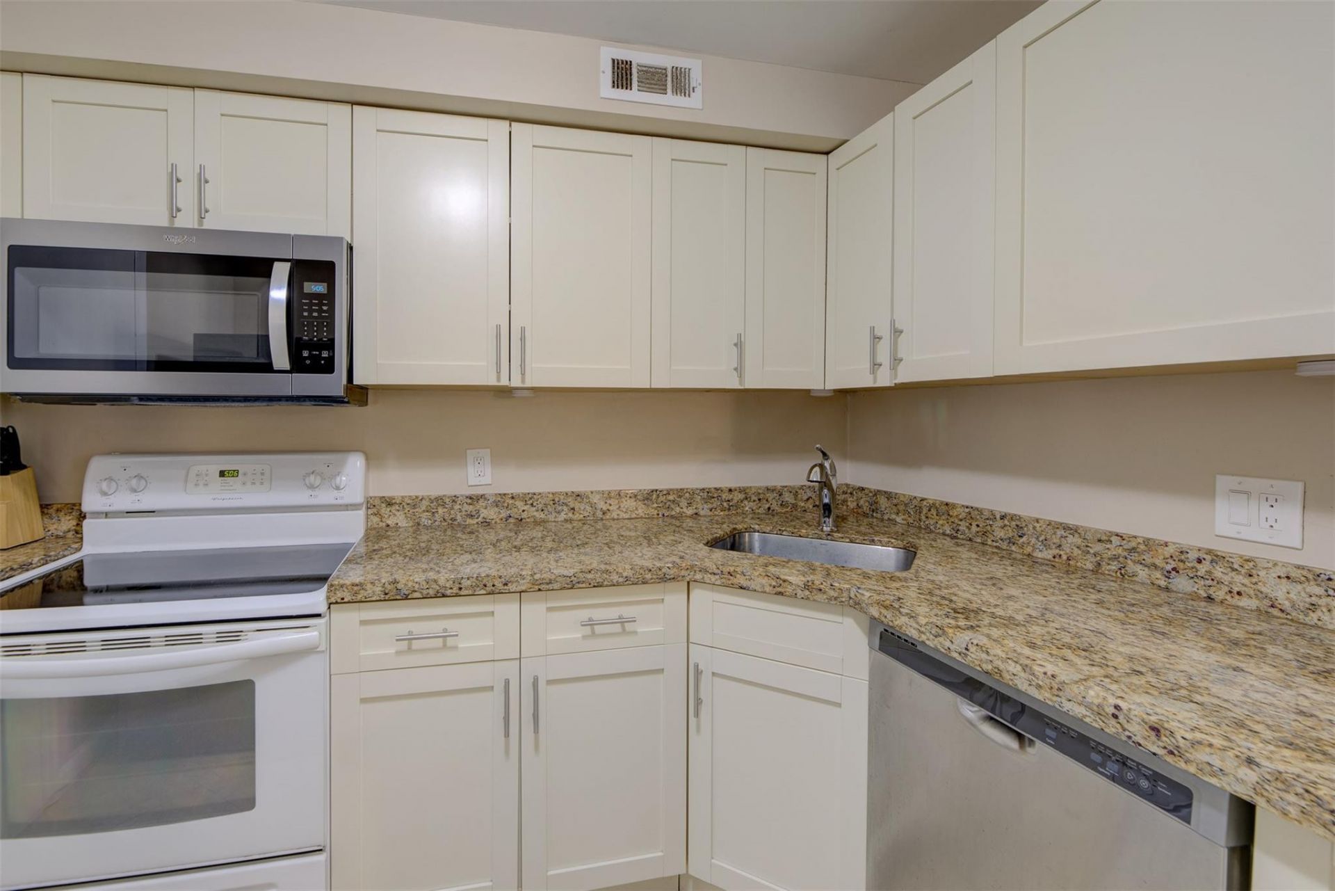 305 N Pompano Beach Boulevard, Unit 1403, Pompano Beach, FL 33062 Photo