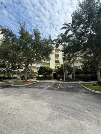 3500 Oaks Clubhouse Drive, Unit 303, Pompano Beach, FL 33069 Photo