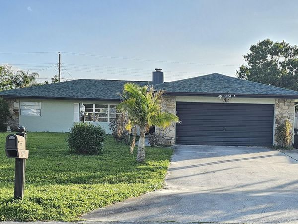 424 SE Skipper Lane, Port St. Lucie, FL 34983