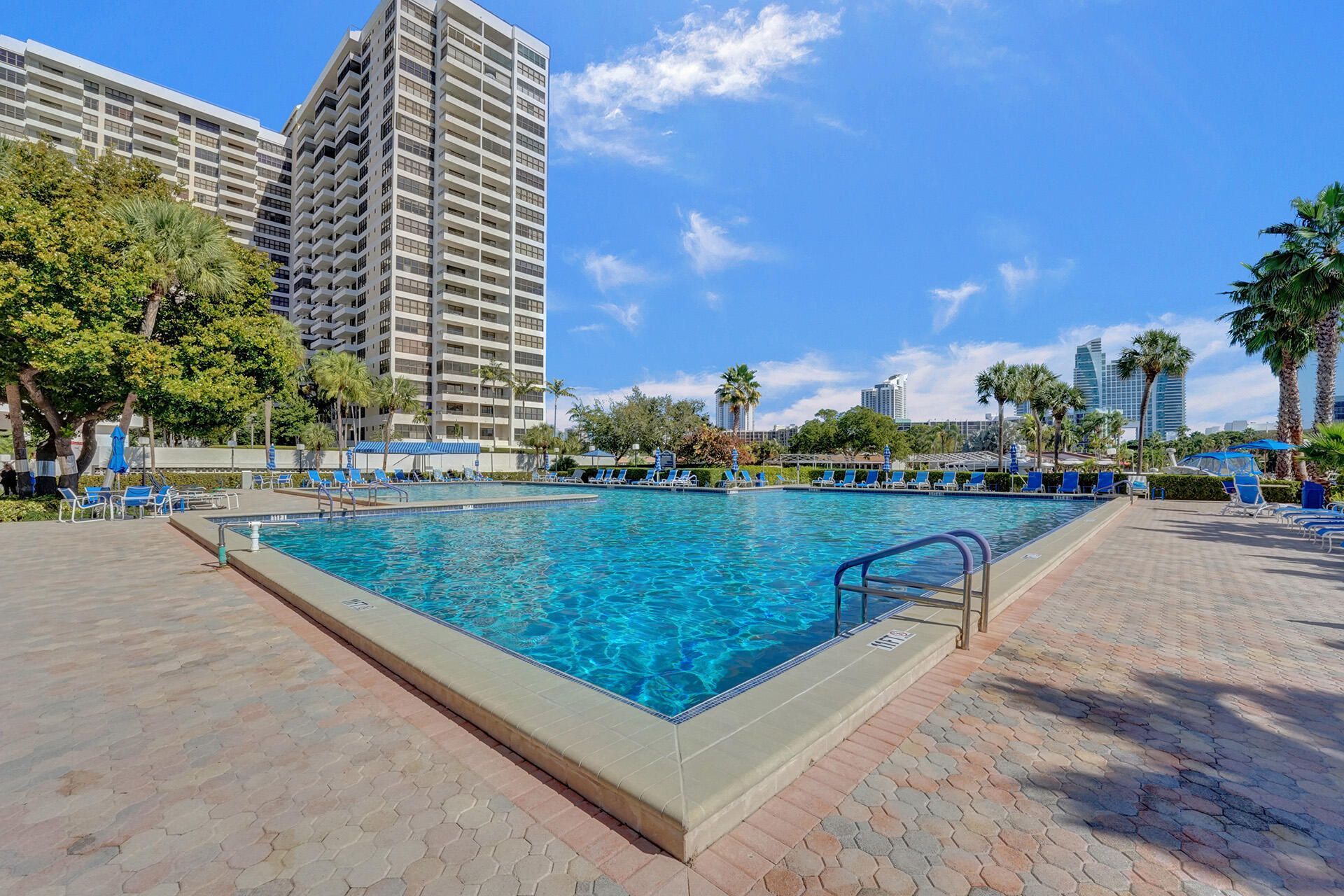 600 Three Islands Boulevard, Unit 615, Hallandale Beach, FL 33009 Photo