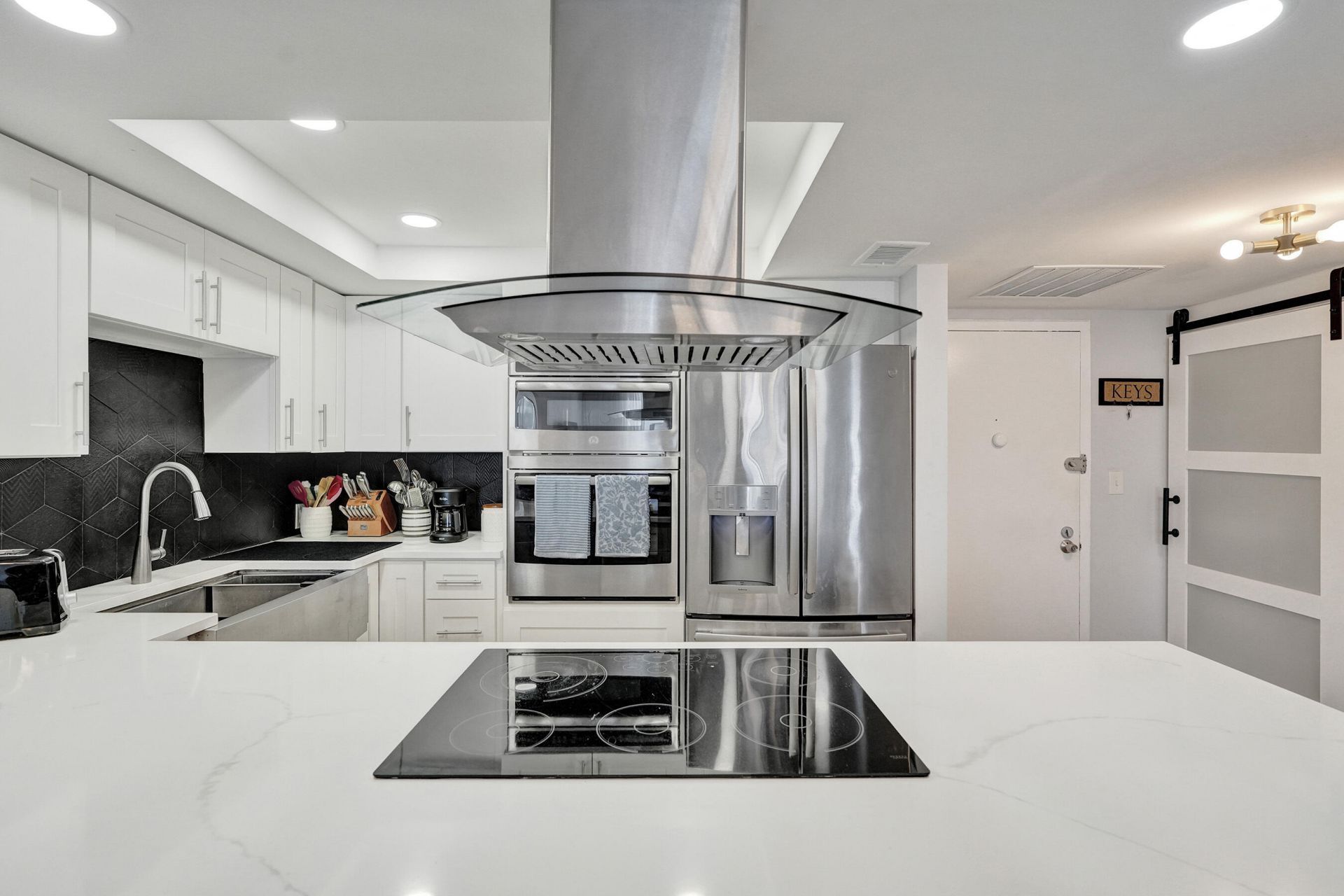 600 Three Islands Boulevard, Unit 615, Hallandale Beach, FL 33009 Photo