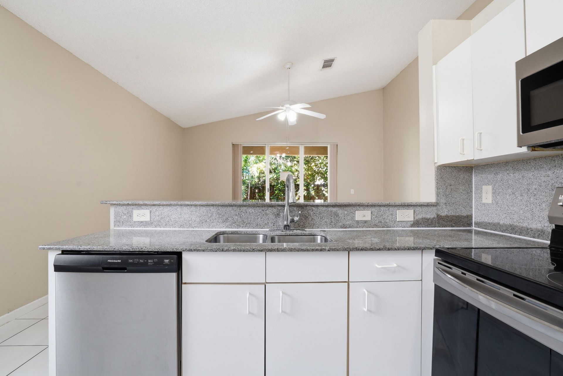 1495 SW 105th Avenue, Pembroke Pines, FL 33025 Photo