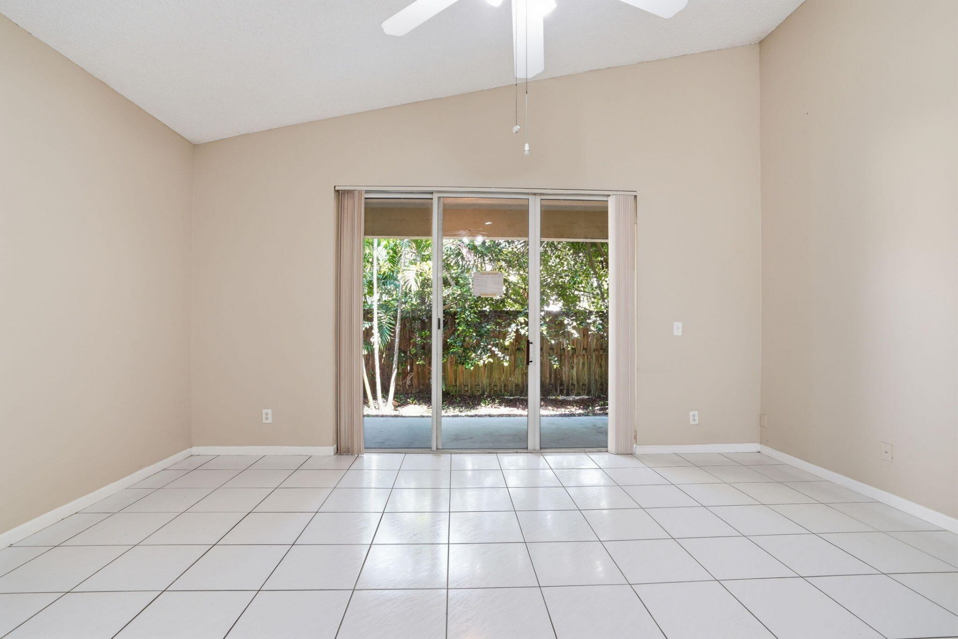 1495 SW 105th Avenue, Pembroke Pines, FL 33025 Photo