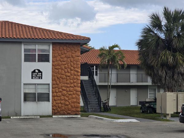 1201 SW 52nd Avenue, North Lauderdale, FL 33068
