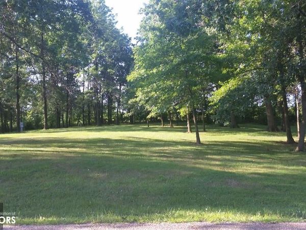 17 Country Club Drive, Bloomfield, IA 52537