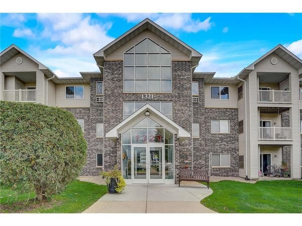 1321 Lake Drive W, Unit 111, Chanhassen, MN 55317