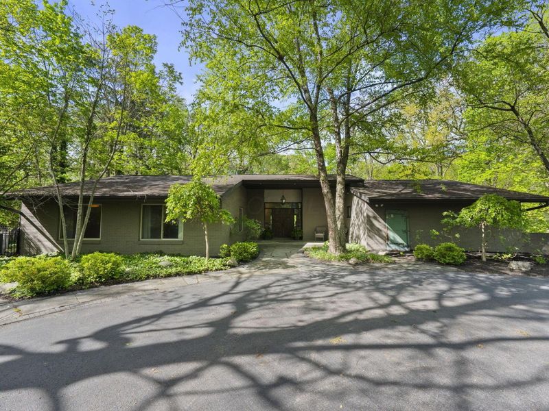 2391 Donna Drive, Columbus, OH 43220 Photo 13