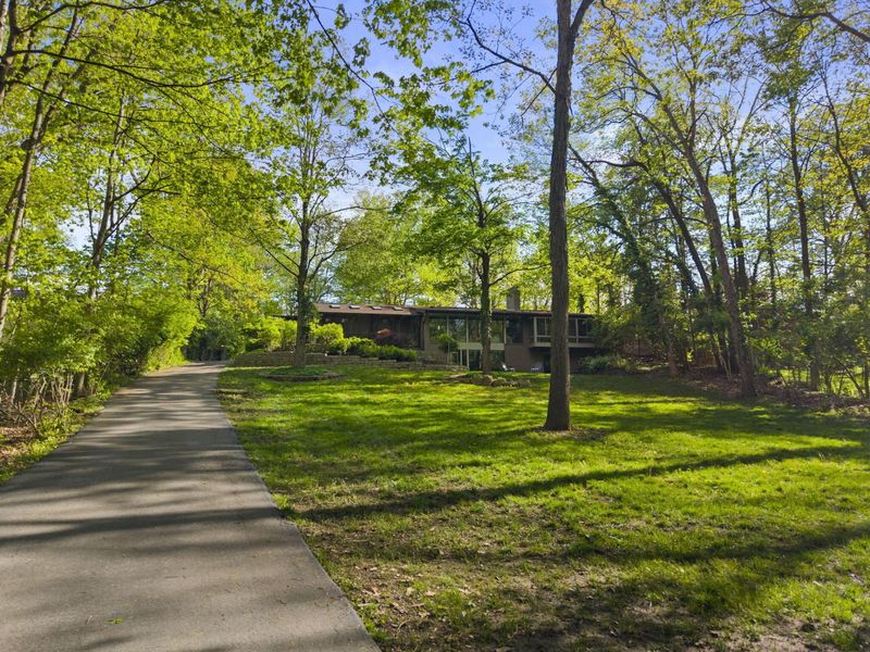 2391 Donna Drive, Columbus, OH 43220 Photo 2