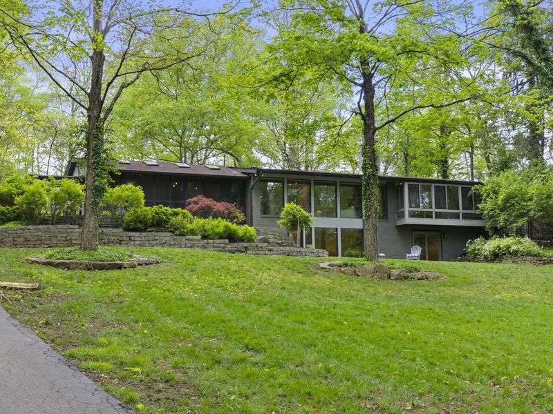 2391 Donna Drive, Columbus, OH 43220 Photo 3