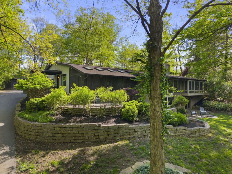 2391 Donna Drive, Columbus, OH 43220 Photo 7