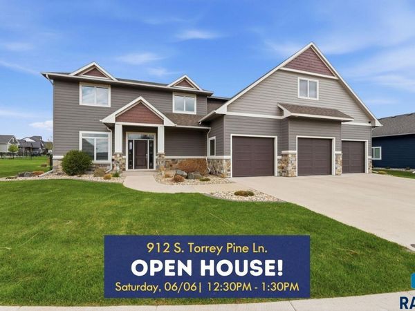 912 S Torrey Pine Ln, Sioux Falls, SD 57110