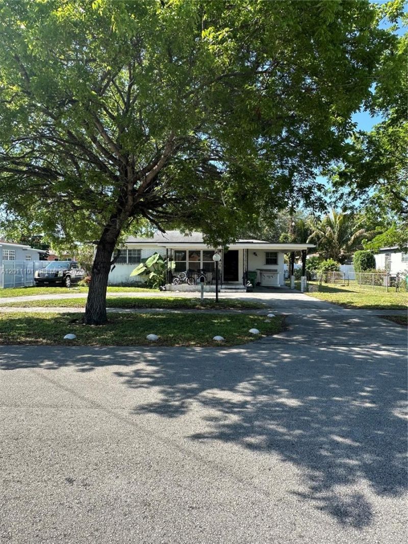 1360 NW 88th St, Miami, FL 33147 Photo