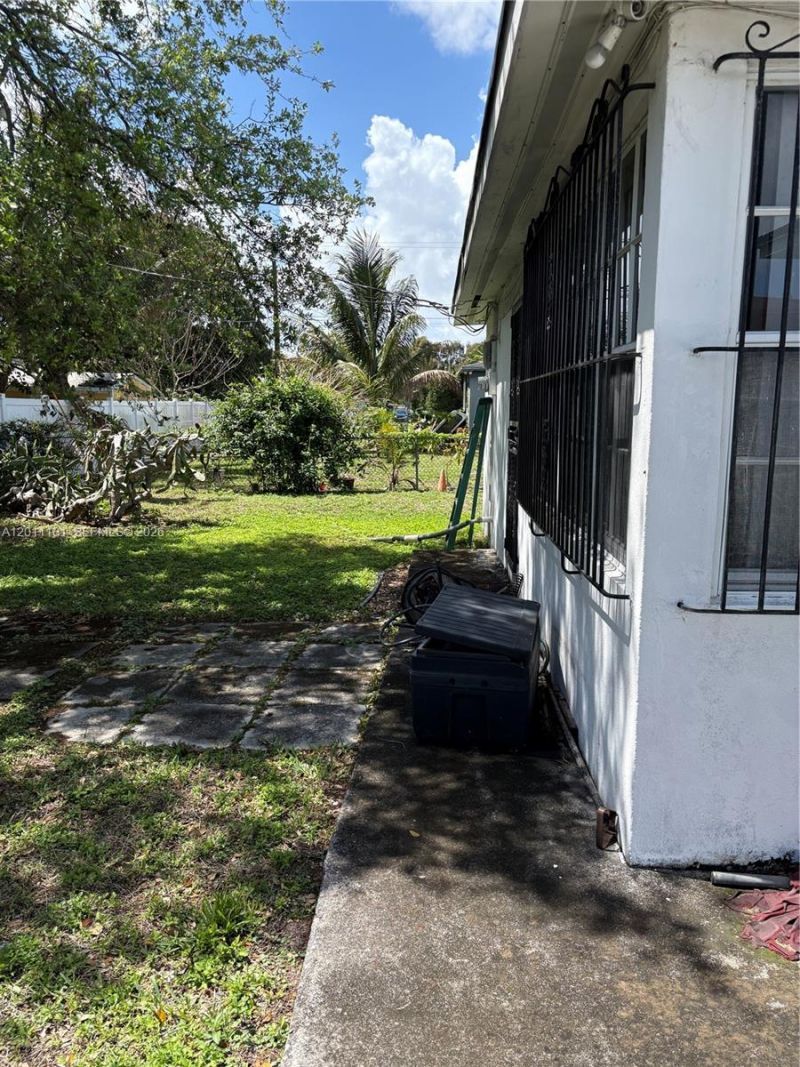 1360 NW 88th St, Miami, FL 33147 Photo