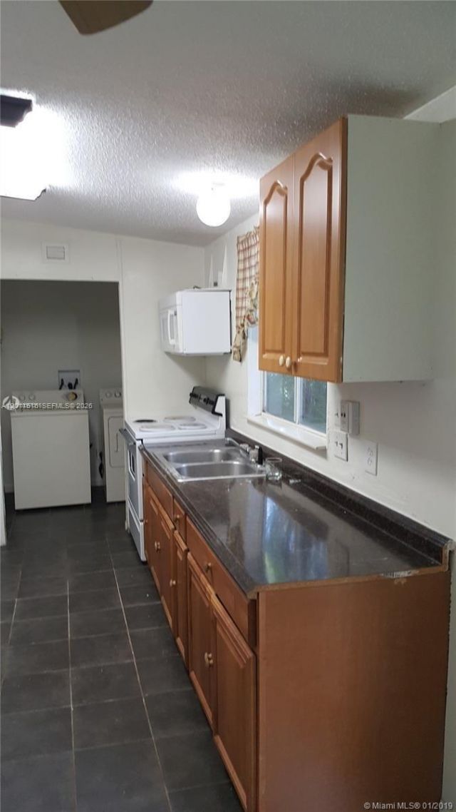 19800 SW 180th Ave, Unit 32, Miami, FL 33187 Photo