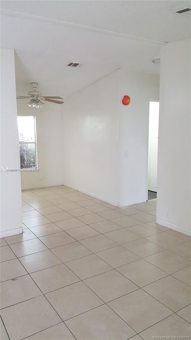 19800 SW 180th Ave, Unit 32, Miami, FL 33187 Photo