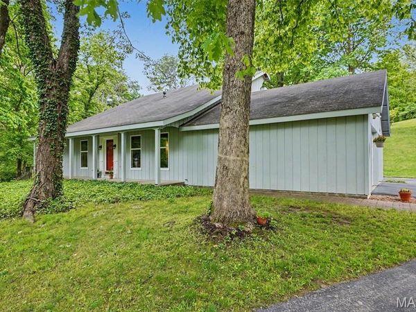 4120 Charbonier Road, Florissant, MO 63031