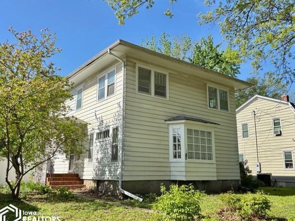 306 W Madison Avenue, Fairfield, IA 52556