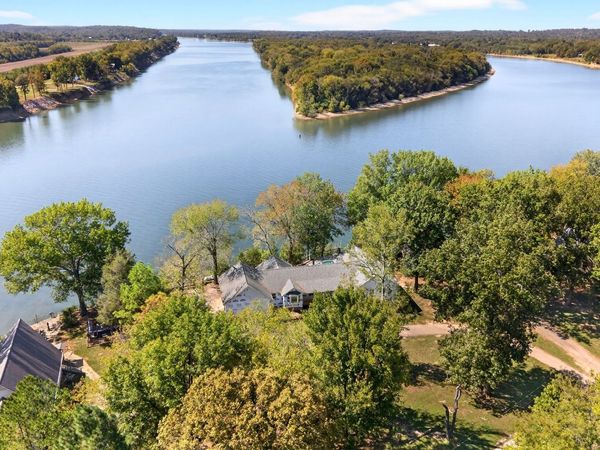 1295 Covenant Cove Ln , Bath Springs, TN 38311
