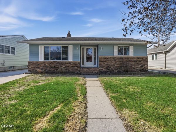 1919 8TH Avenue N, Grand Forks, ND 58203