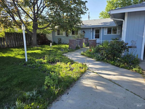 418 W Maple St, Caldwell, ID 83605