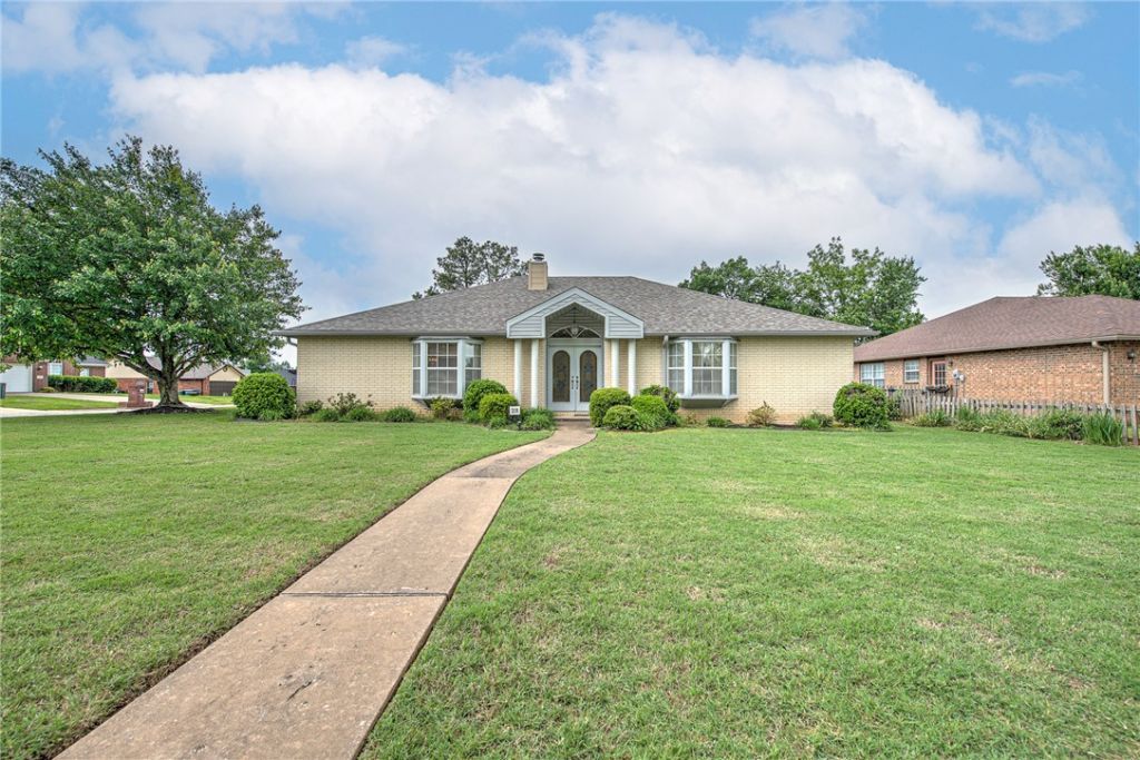 210 Lyndal Lane, Bentonville, AR 72712 Main Photo