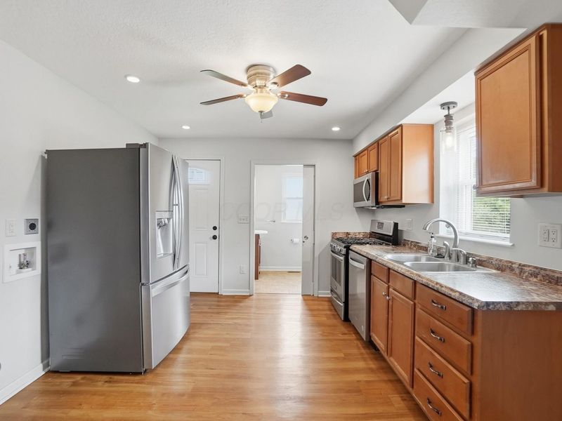 982 Olmstead Avenue, Columbus, OH 43201 Photo 9