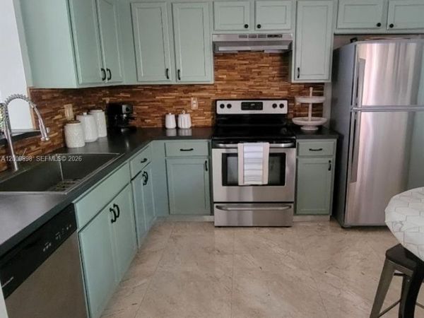 16504 SW 71st Ter , Miami, FL 33193