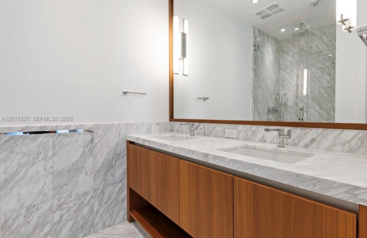 175 SE 25th Road, Unit 704, Miami, FL 33129 Photo