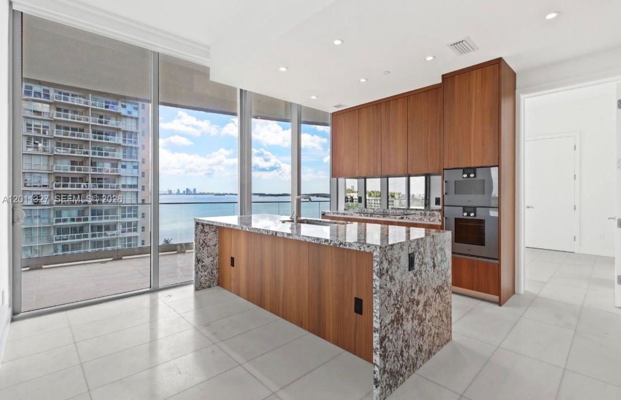 175 SE 25th Road, Unit 704, Miami, FL 33129 Photo
