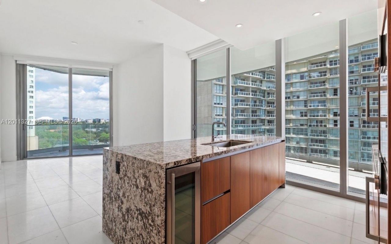 175 SE 25th Road, Unit 704, Miami, FL 33129 Photo
