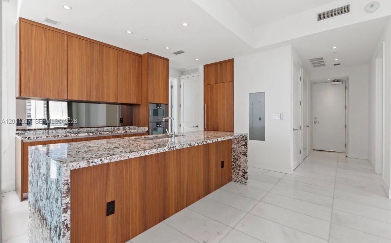 175 SE 25th Road, Unit 704, Miami, FL 33129 Photo