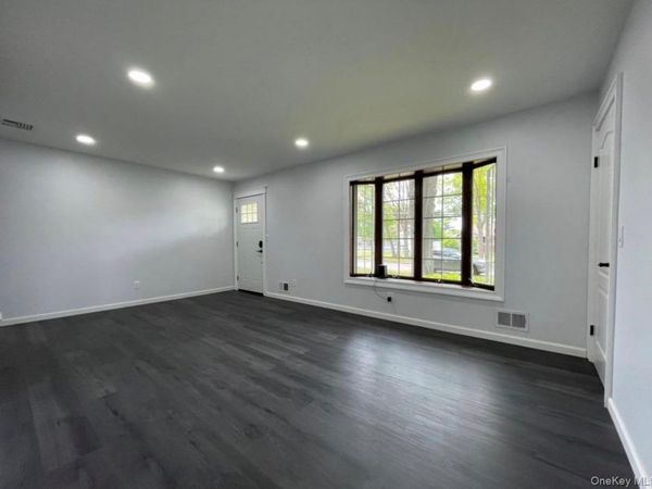 Ronkonkoma, NY 11779