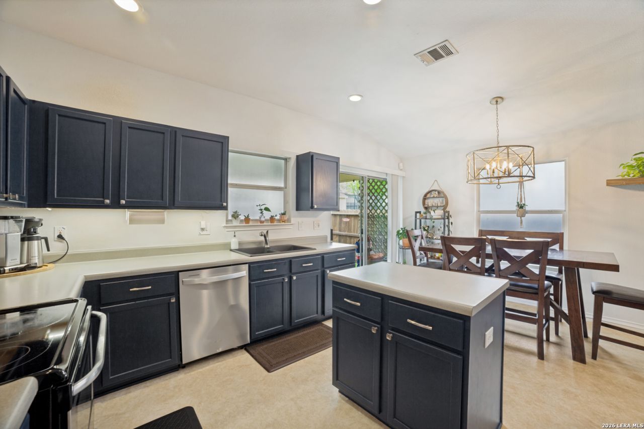 682 Lynx Mtn, San Antonio, TX 78251 Main Photo