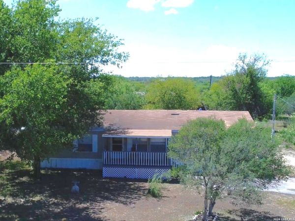 145 COUNTY ROAD 3821, San Antonio, TX 78253