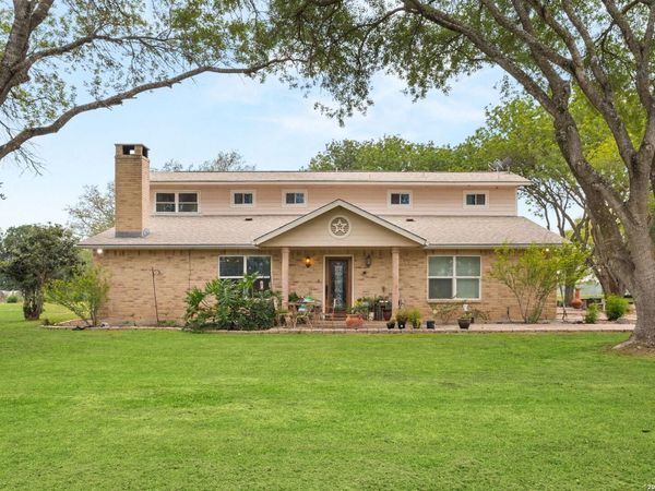 350 Ullrich, Marion, TX 78124