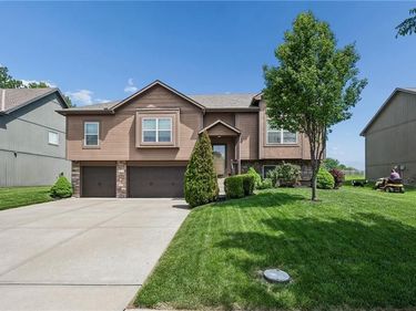 8905 N Agnes Avenue, Kansas City, MO 64156