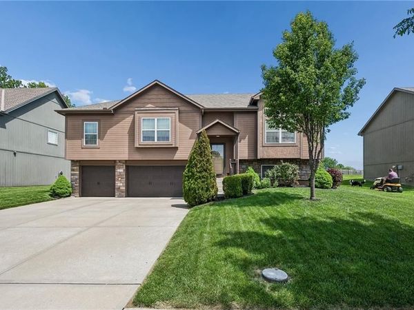 8905 N Agnes Avenue, Kansas City, MO 64156