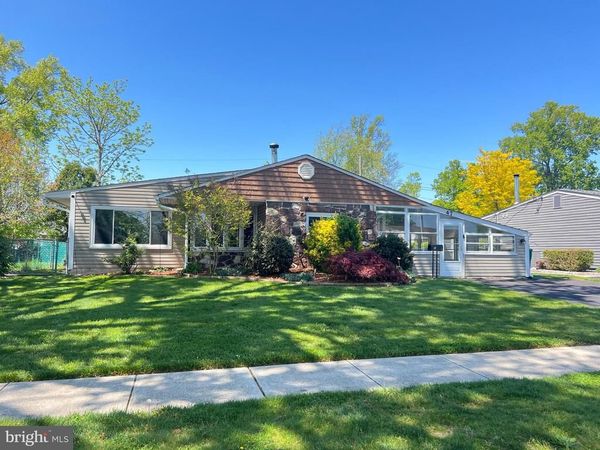 47 THORNYAPPLE LANE, LEVITTOWN, PA 19054