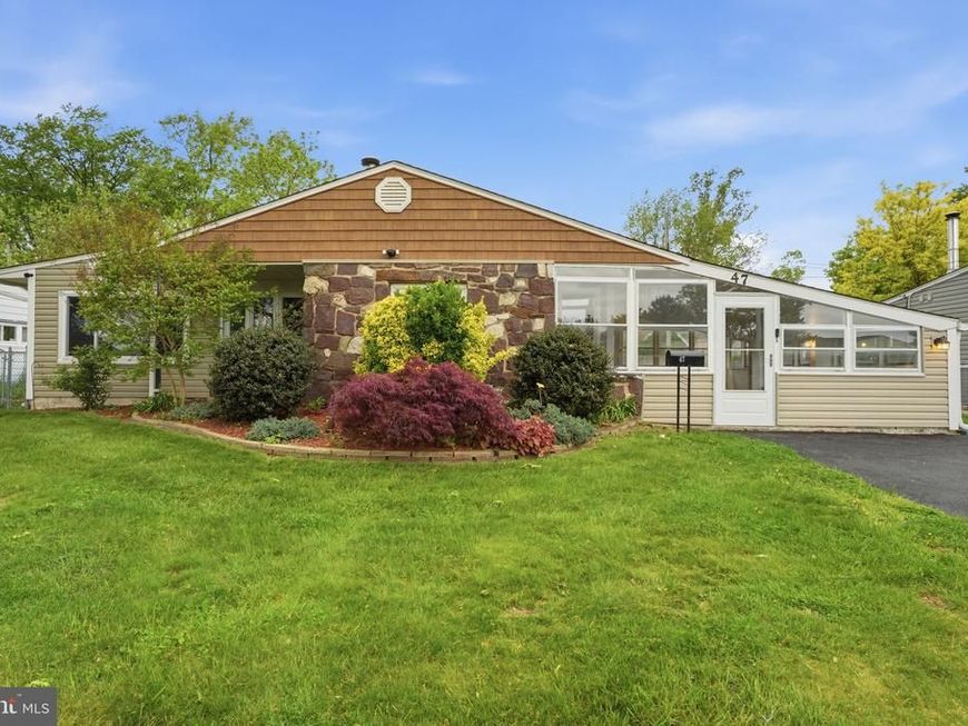 47 Thornyapple Lane, Levittown, PA 19054 Main Photo