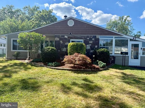 47 THORNYAPPLE LANE, LEVITTOWN, PA 19054
