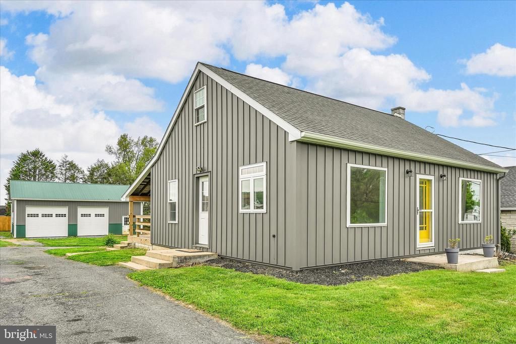 4381 DIVISION HIGHWAY, EAST EARL, PA 17519