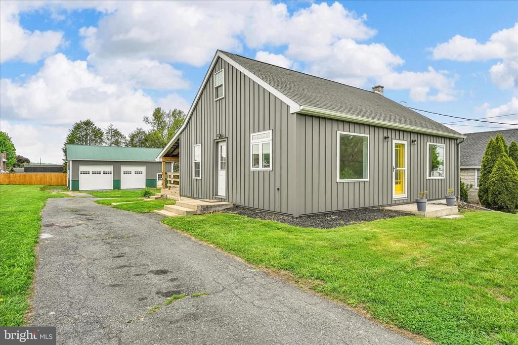 4381 DIVISION HIGHWAY, EAST EARL, PA 17519