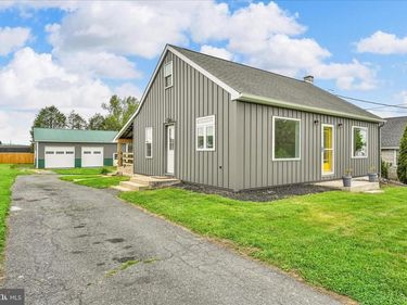 4381 DIVISION HIGHWAY, EAST EARL, PA 17519