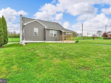4381 DIVISION HIGHWAY, EAST EARL, PA 17519